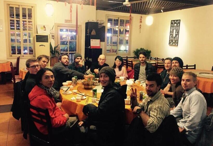 Пансион Climbers Inn Yangshuo