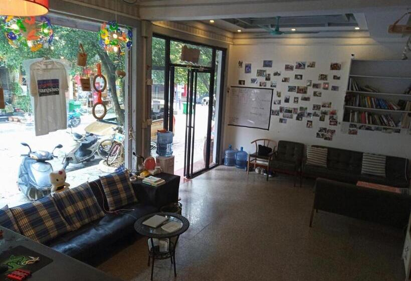 Пансион Climbers Inn Yangshuo