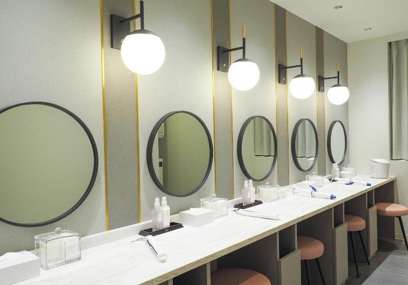 Leo Yu Capsule Hotel Funabashi