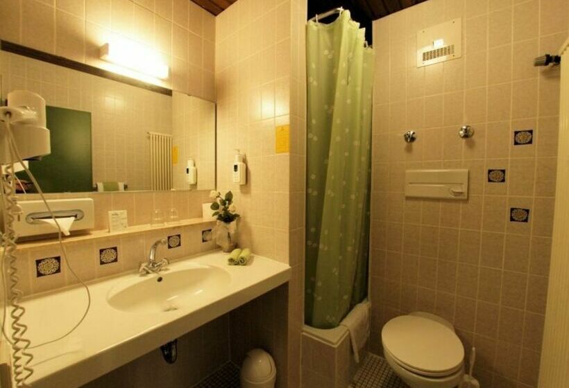 Отель Akzent Landhaus Heinen