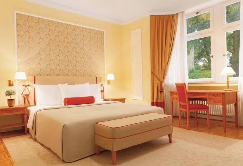 Falkenstein Grand Autograph Collection