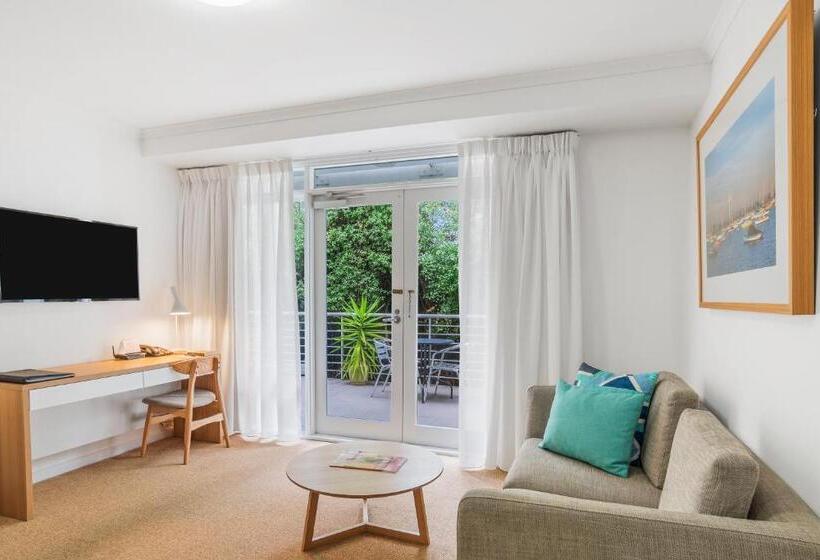 Отель Aligned Corporate Residences Williamstown