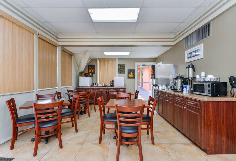 בית מלון כפרי Americas Best Value Inn Sarasota