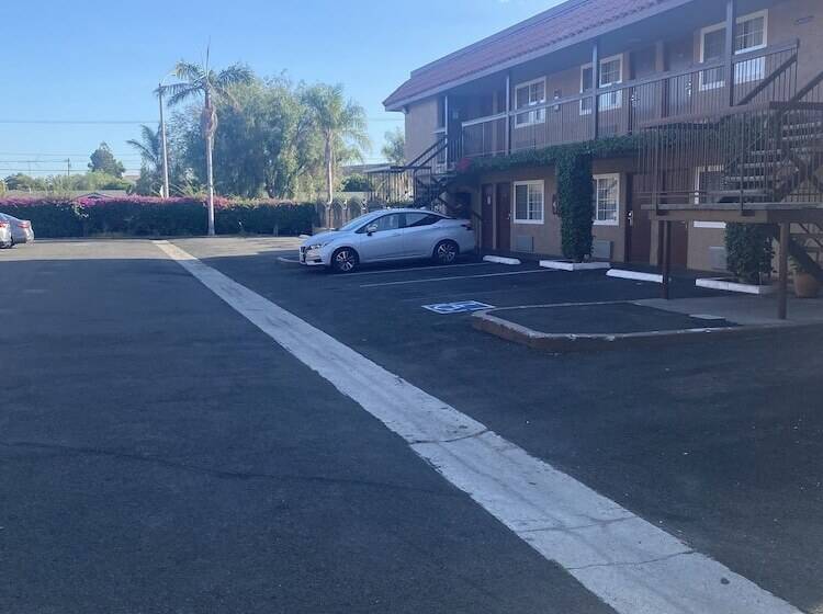 ホテル Anaheim Astoria Inn & Suites