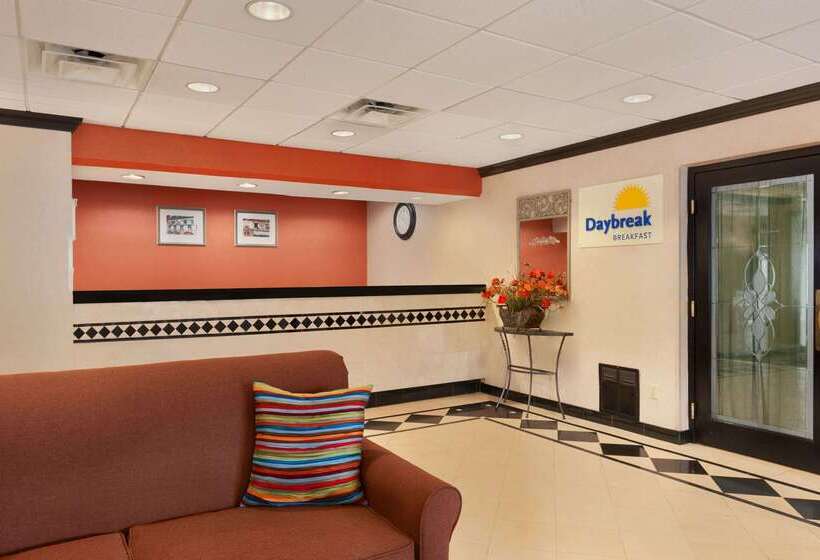 Отель Baymont By Wyndham Latham Albany Airport