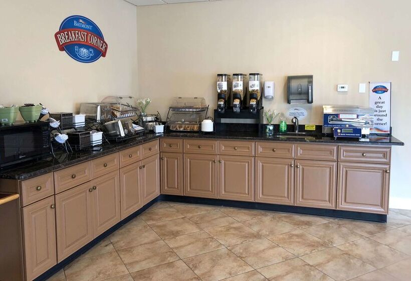 Отель Baymont By Wyndham Latham Albany Airport