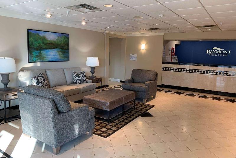 Отель Baymont By Wyndham Latham Albany Airport