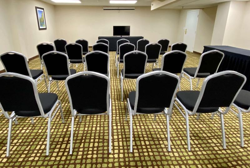 Отель Baymont By Wyndham Latham Albany Airport