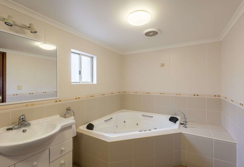 هتل Best Western Plus Ambassador Orange