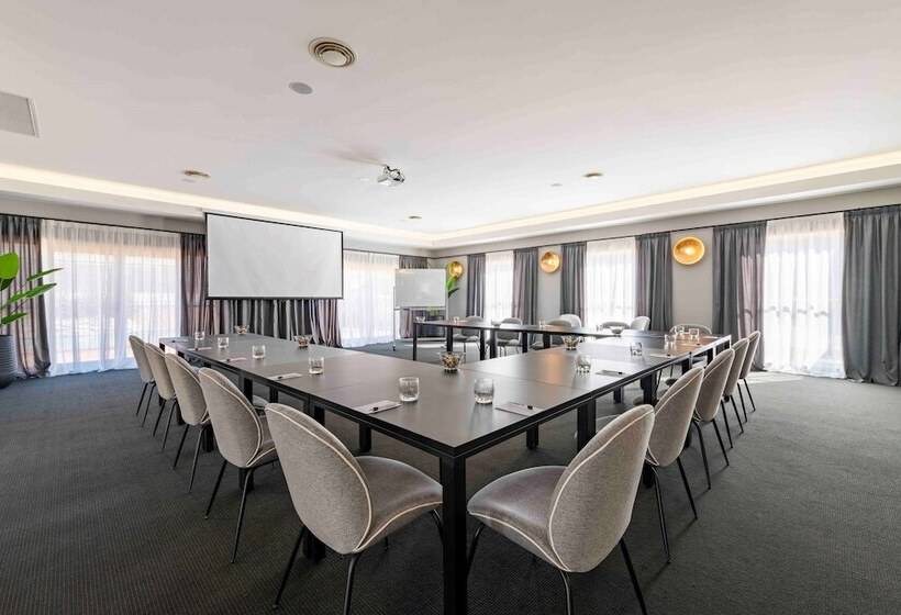 هتل Best Western Plus Ambassador Orange