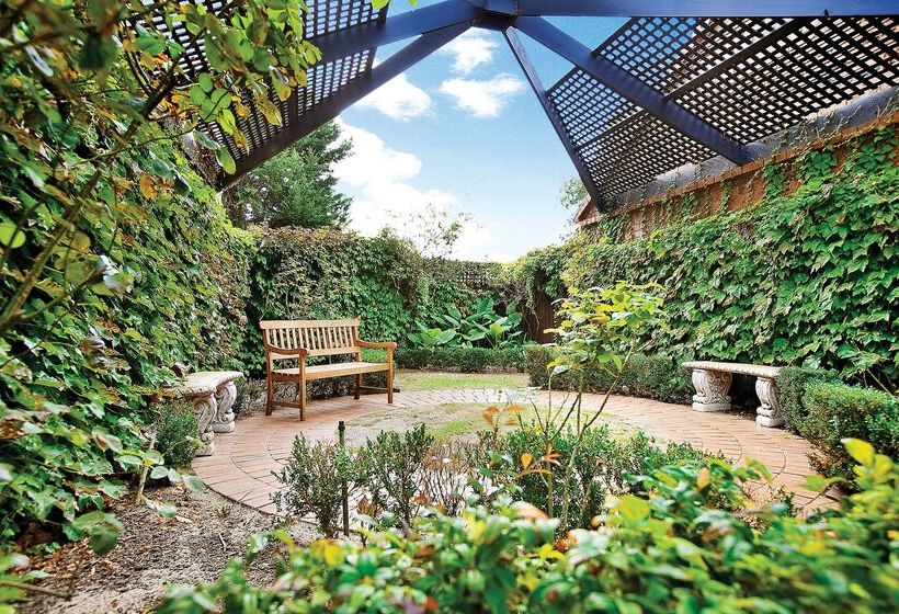 هتل Best Western Plus Buckingham International