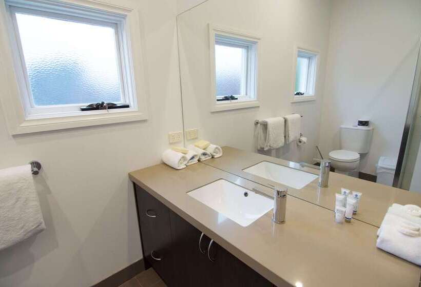 هتل Best Western Plus Buckingham International