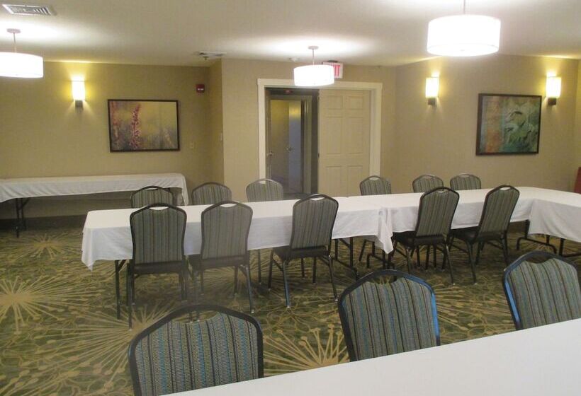 فندق Best Western Plus Menomonie Inn & Suites