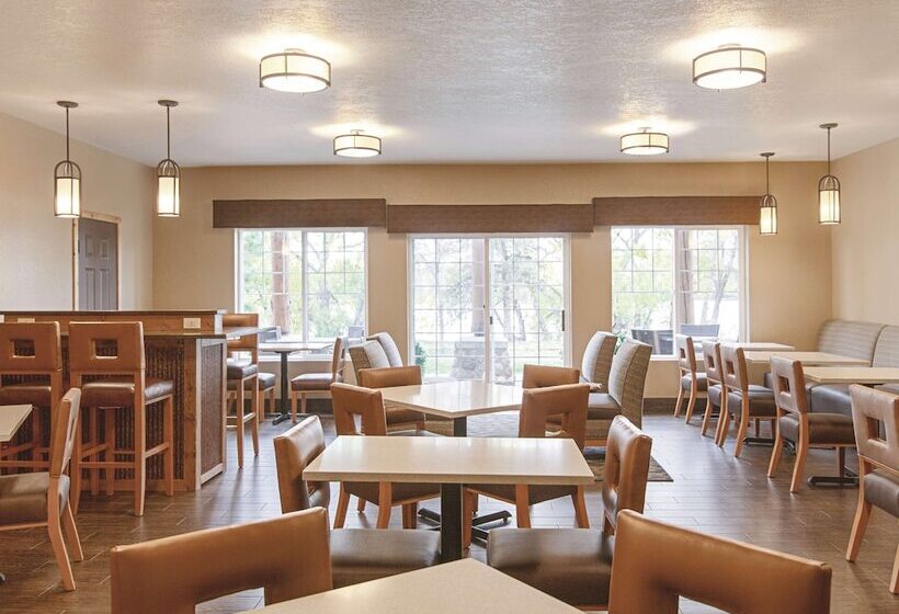 Best Western Plus Riverfront Hotel And Suites