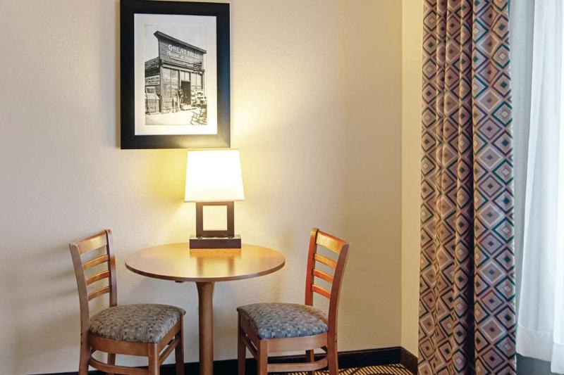 Best Western Plus Riverfront Hotel And Suites