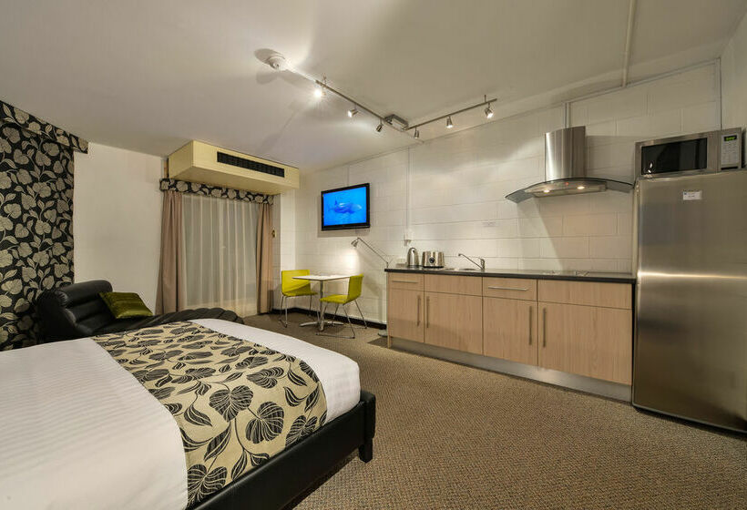 هتل Sea Breeze Resort