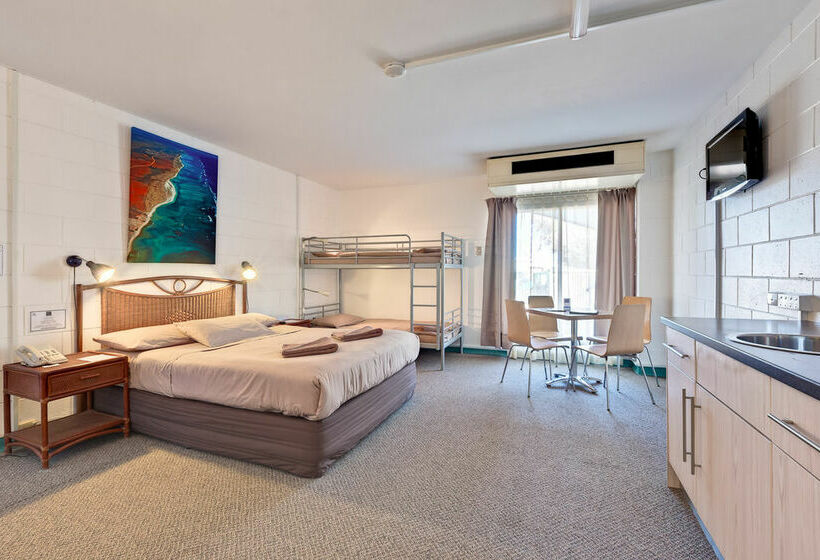 هتل Sea Breeze Resort