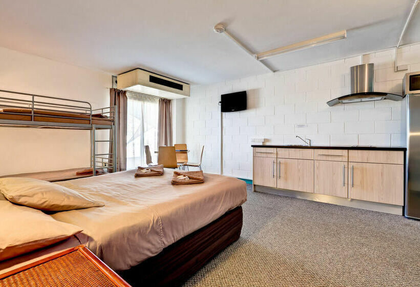 هتل Sea Breeze Resort