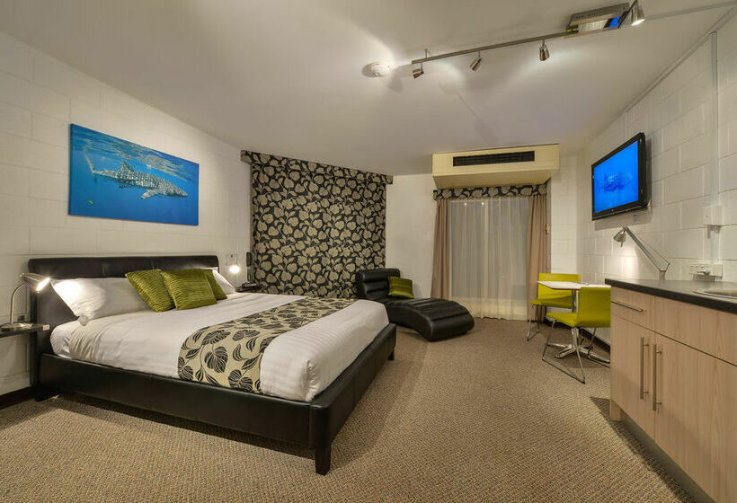 هتل Sea Breeze Resort