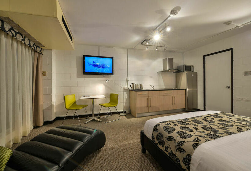 هتل Sea Breeze Resort