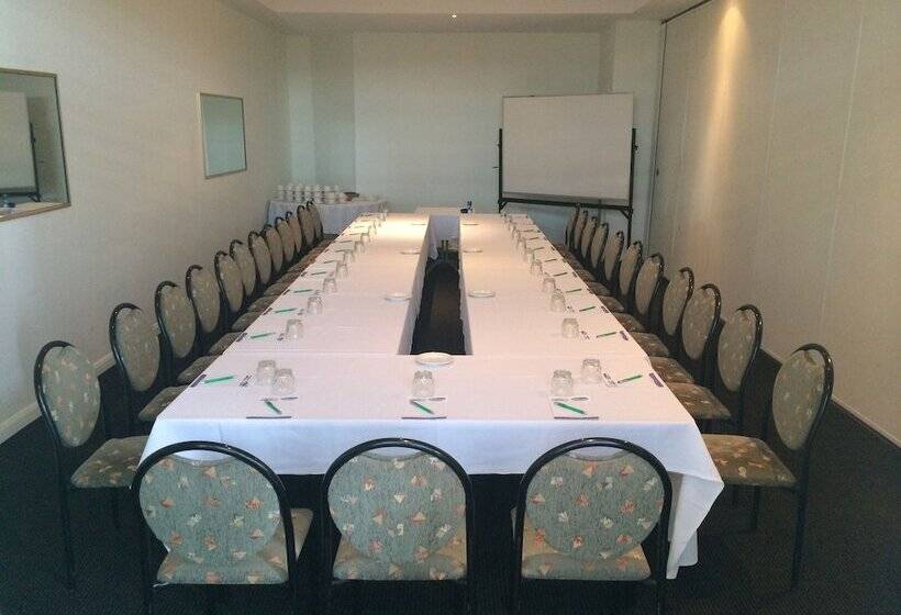 هتل Burnett Riverside