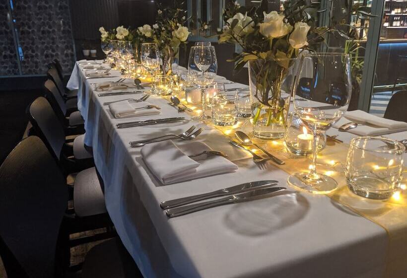 هتل Burnett Riverside