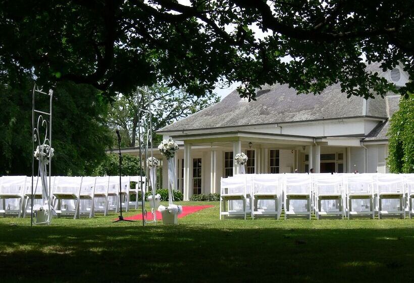 Отель Chateau Yering