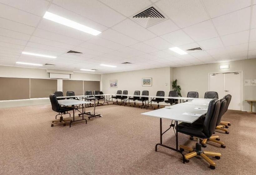 هتل Ciloms Airport Lodge