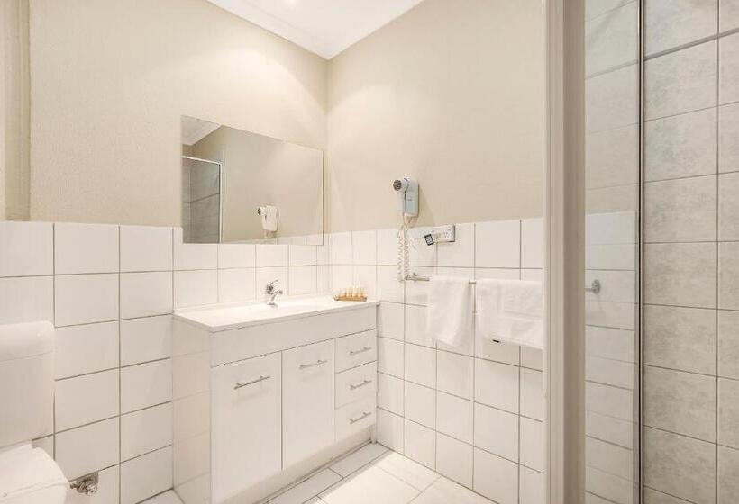 هتل Ciloms Airport Lodge