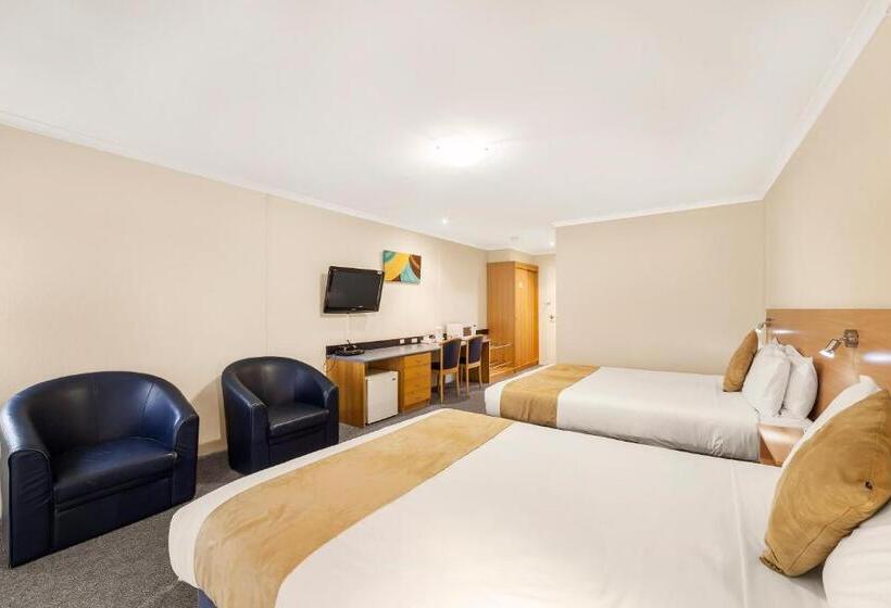 هتل Ciloms Airport Lodge