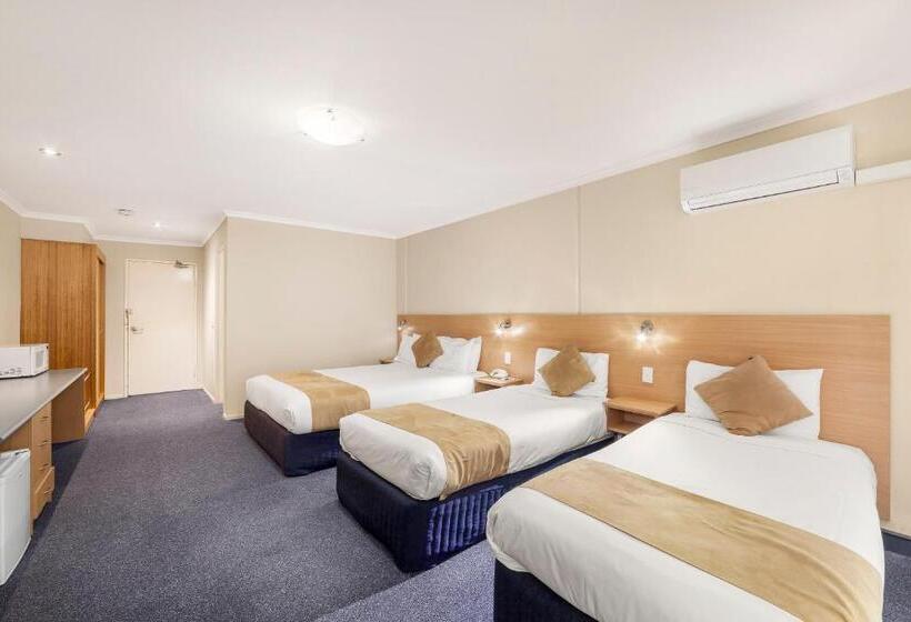 هتل Ciloms Airport Lodge