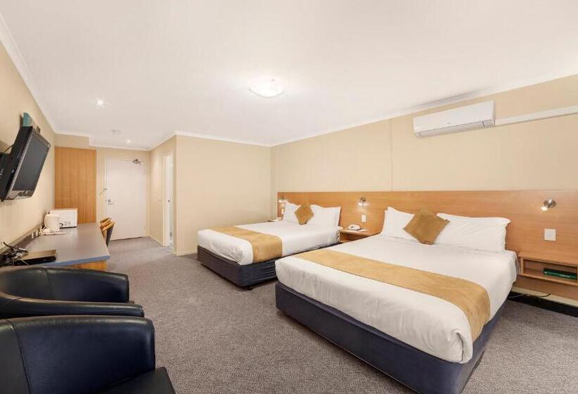 هتل Ciloms Airport Lodge