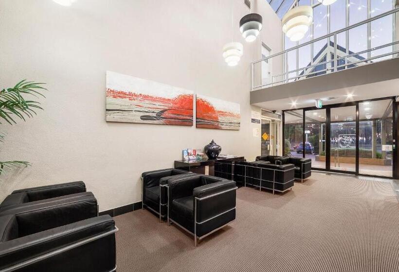 هتل Ciloms Airport Lodge