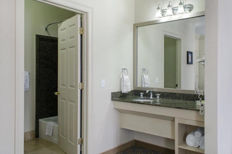 هتل Spark By Hilton Lafayette South