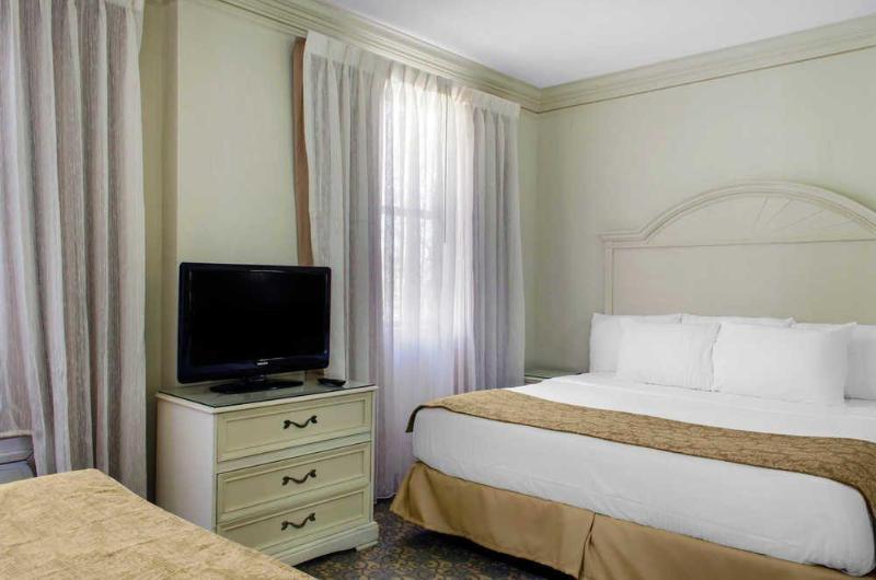 هتل Spark By Hilton Lafayette South