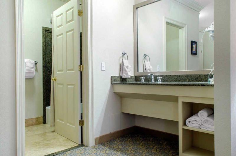 هتل Spark By Hilton Lafayette South