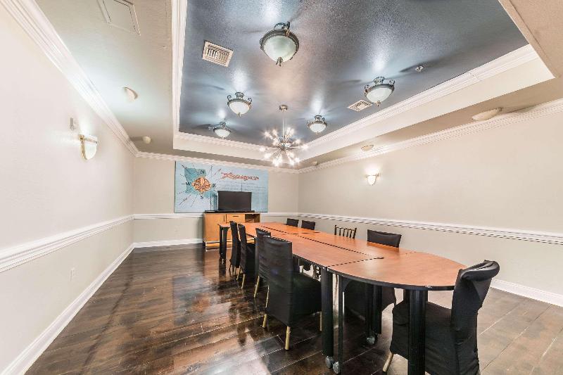 هتل Spark By Hilton Lafayette South