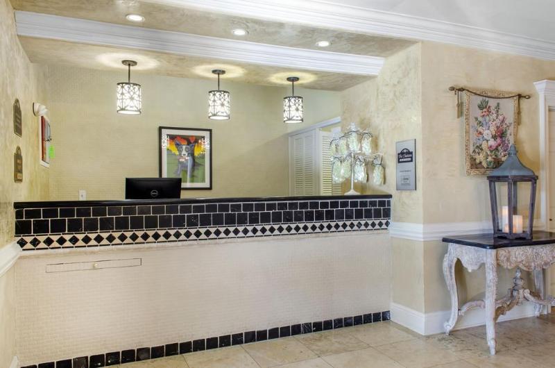 هتل Spark By Hilton Lafayette South