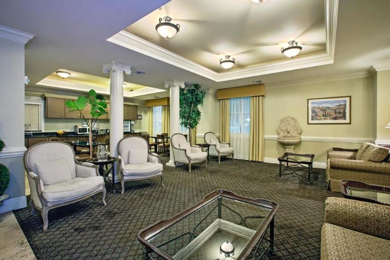 هتل Spark By Hilton Lafayette South