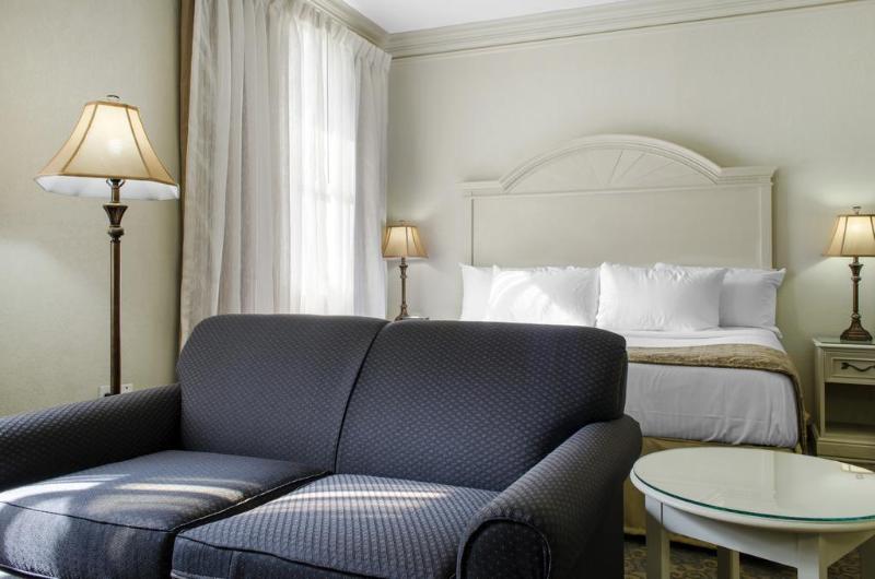 هتل Spark By Hilton Lafayette South