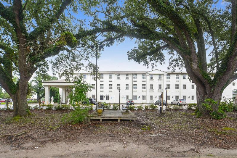 هتل Spark By Hilton Lafayette South