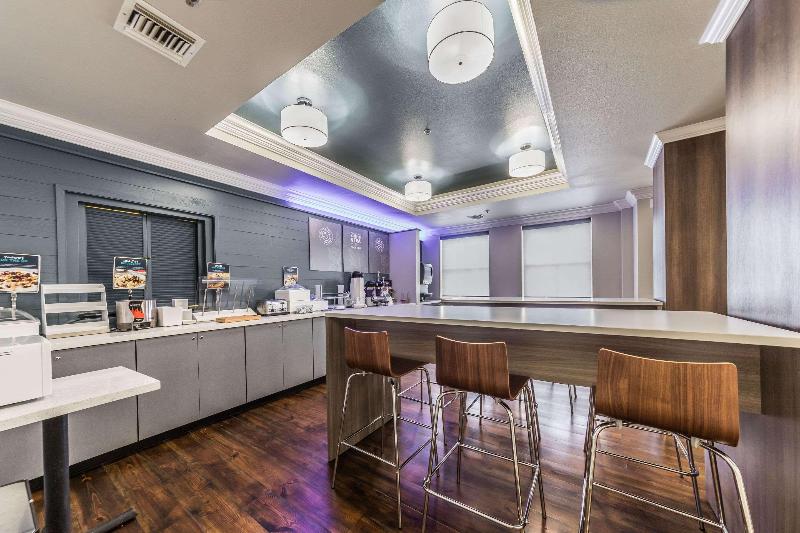 هتل Spark By Hilton Lafayette South