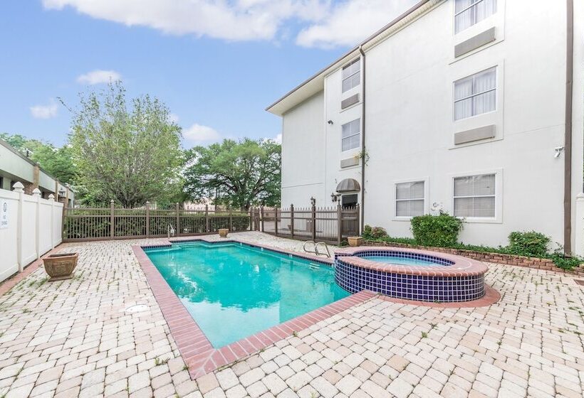 هتل Spark By Hilton Lafayette South