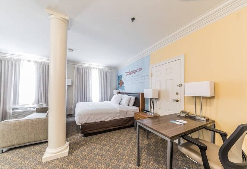 هتل Spark By Hilton Lafayette South