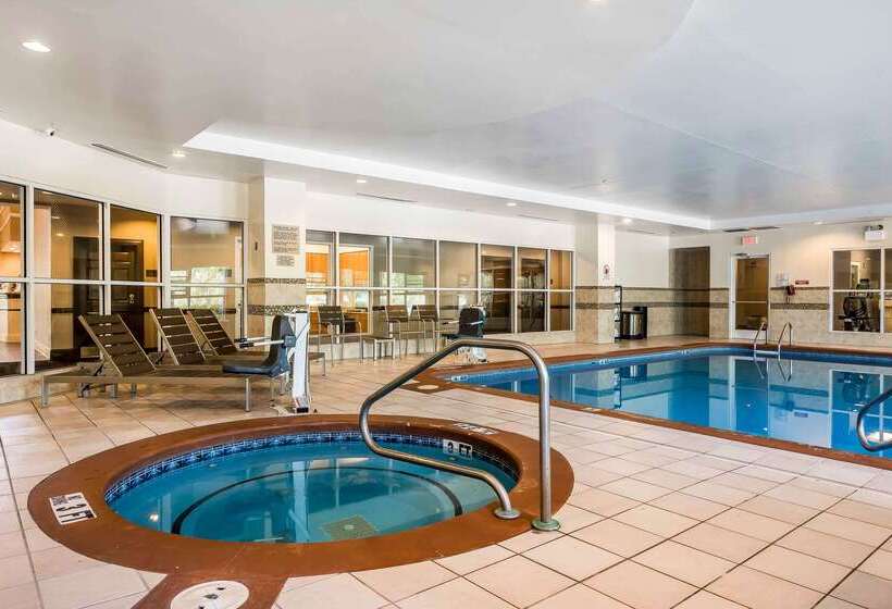 هتل Comfort Inn & Suites Near Six Flags