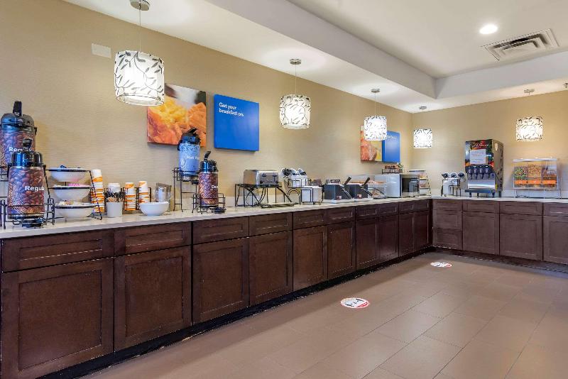 فندق Comfort Inn & Suites Near Six Flags