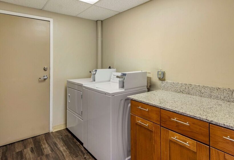 فندق Comfort Inn & Suites Near Six Flags