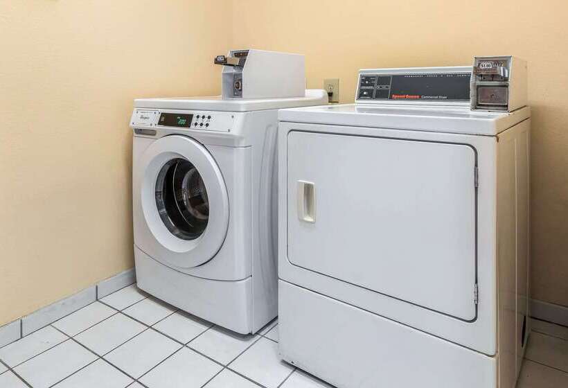 فندق Comfort Inn & Suites Mishawakasouth Bend