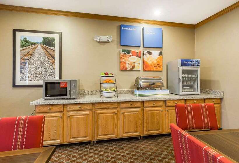 فندق Comfort Inn & Suites Mishawakasouth Bend