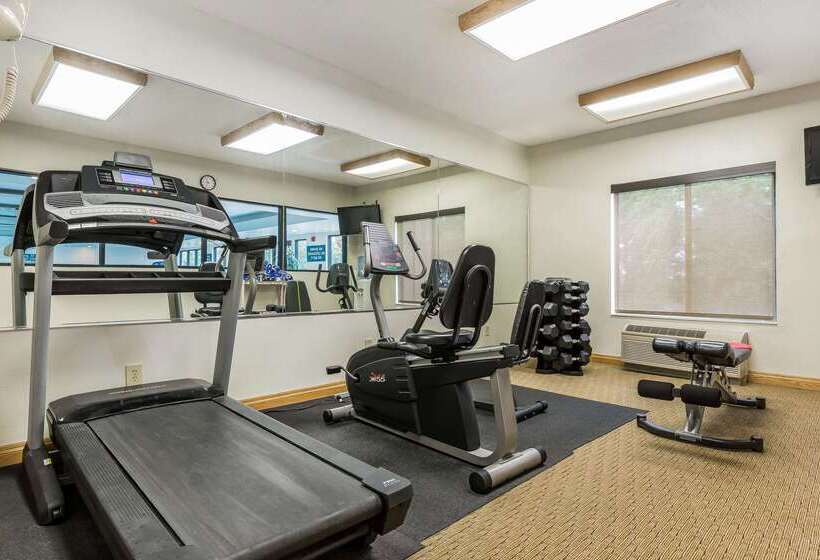 فندق Comfort Inn & Suites Mishawakasouth Bend